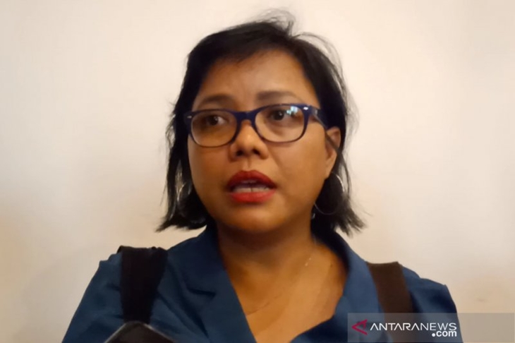 Pengamat sekaligus pakar hukum tata negara Bivitri Susanti ditemui di kawasan Menteng, Jakarta, Jumat (4/10/2019). (ANTARA News/Fathur Rochman)