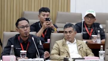 Aksi Aliansi Pedagang Pakaian Bekas Mengadu ke Komisi VI DPR bahas Impor Baju Bekas