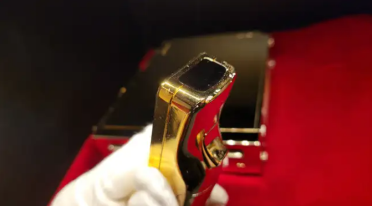 Dilelang, Nintendo Wii Berlapis Emas 24 Karat untuk Ratu Elizabeth II