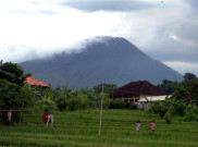 Wakapolda Bali Imbau Wisatawan Tidak Mendaki Gunung Agung