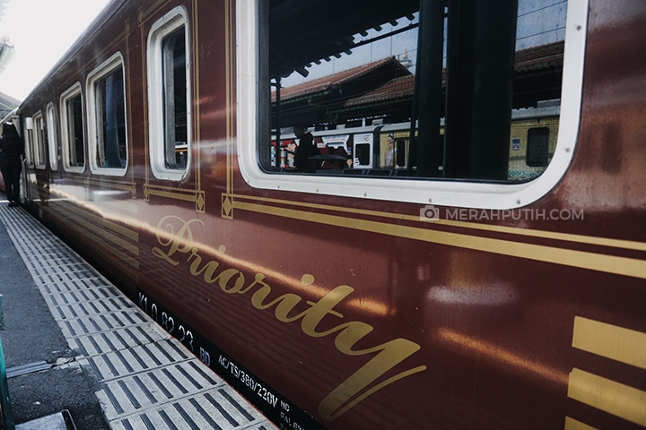 Manjakan Diri Naik Kereta Wisata Argo Parahyangan Priority Jakarta-Bandung