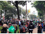 Ratusan Ojol Demo di DPRD DKI Jakarta Minta Rencana ERP Dibatalkan