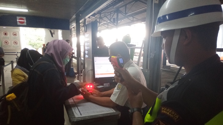 Cegah virus corona pemeriksaan penumpang kian rutin dilakukan sejumlah lembaga dan insitusi pemerintah
