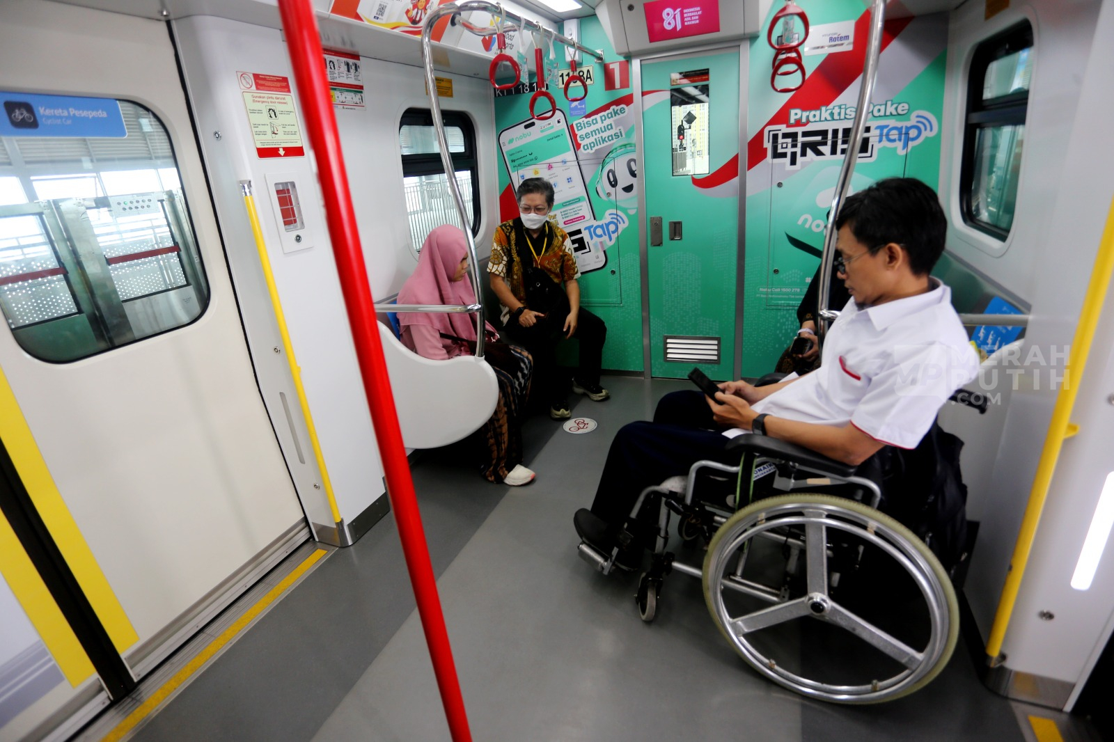 Cuma Rp8, Warga Jajal LRT Jakarta Rute Kelapa Gading–Manggarai