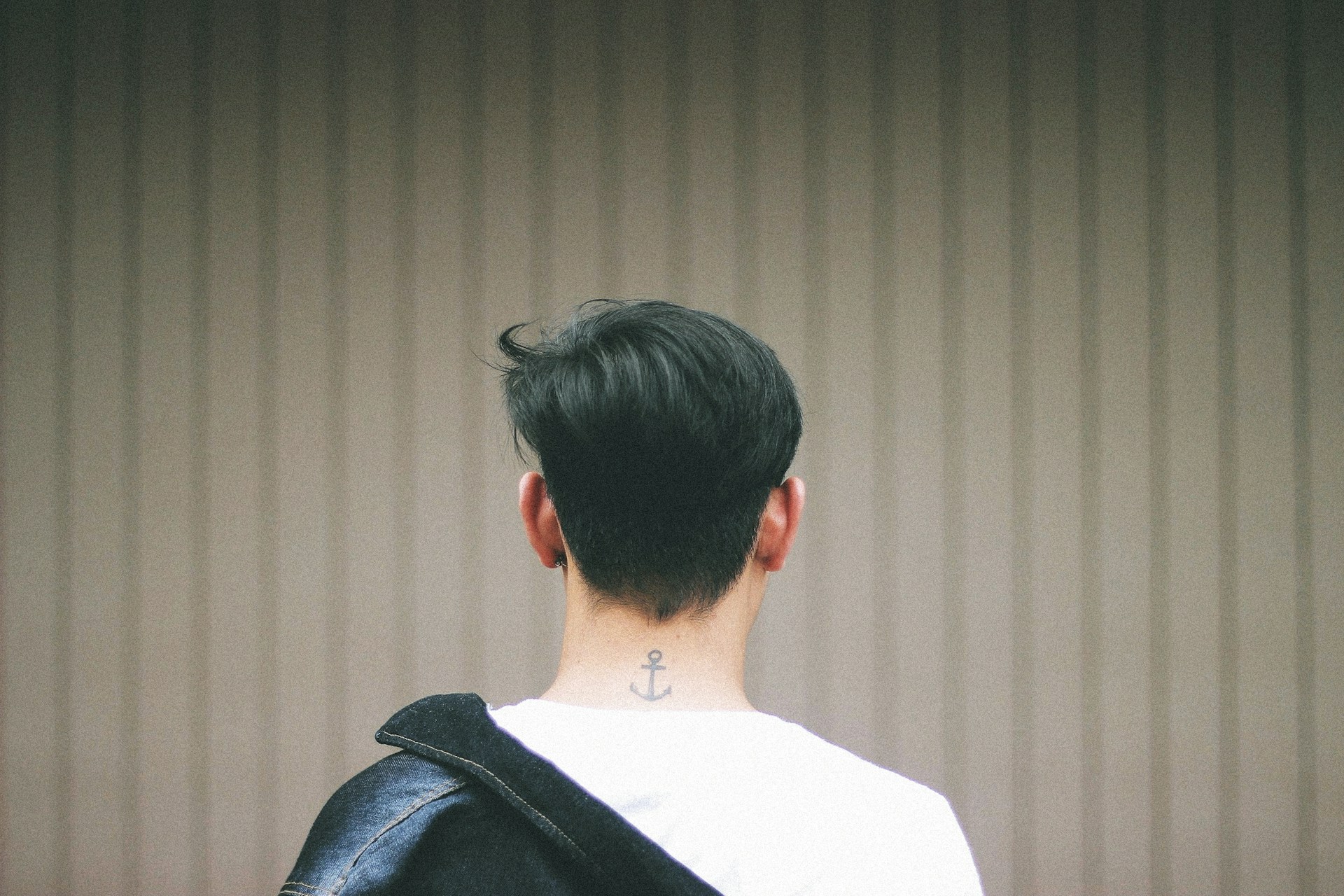 Anti Lepek dan Bau Apek! Begini Cara Bikin Rambut Tetap On Point meski Pakai Helm Seharian