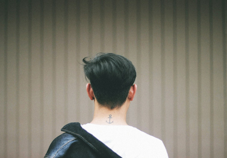 Anti Lepek dan Bau Apek! Begini Cara Bikin Rambut Tetap On Point meski Pakai Helm Seharian