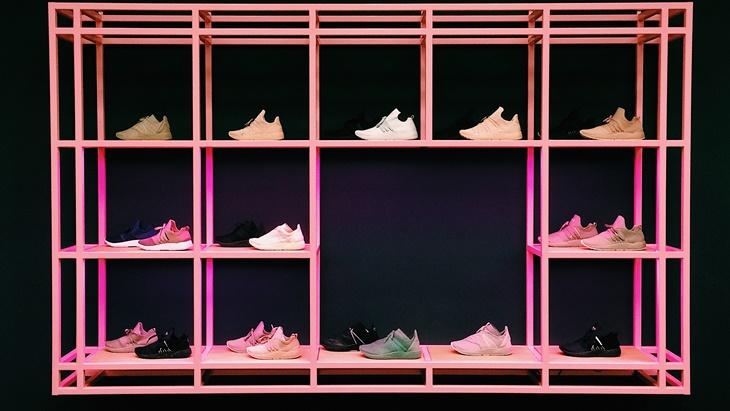 Gembira dengan Mengoleksi Sepatu