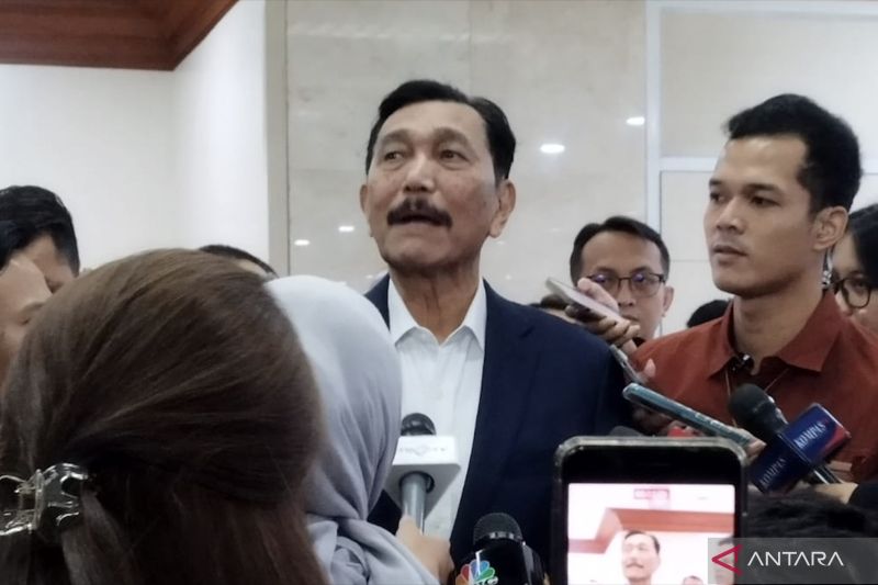 Luhut Sebut Hak Peserta Munas Golkar Pilih Bahlil