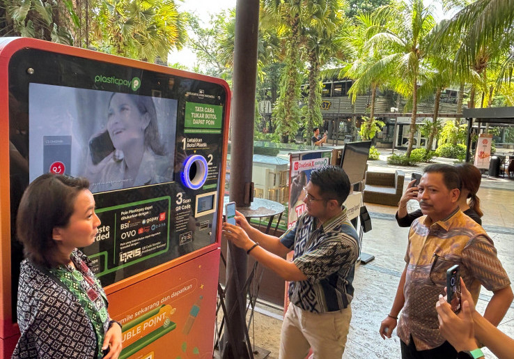 Reverse Vending Machine Bisa Tukar Sampah Botol Plastik Jadi Uang Elektronik