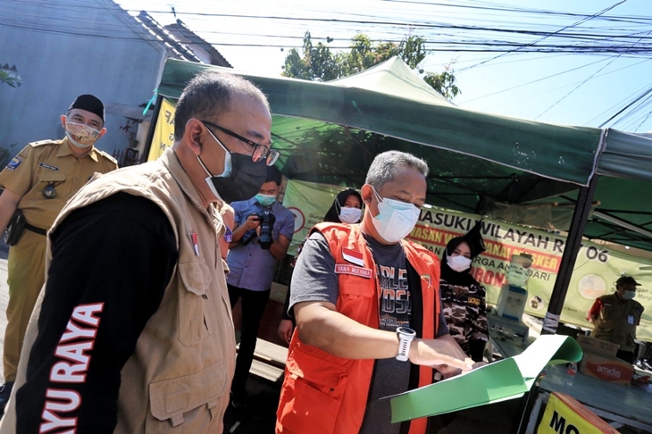  Wakil Wali Kota Bandung Yana Mulyana meninjau Kelurahan Sekejati, Kecamatan Buahbatu, Kota Bandung. (Foto: MP/Humas Pemkot Bandung)
