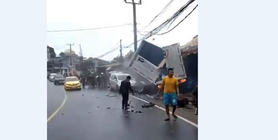 5 Kendaraan Alami Kecelakan di Bogor, Truk Boks Masuk Bangunan Warga