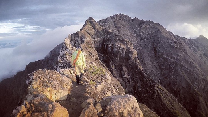  Gunung Raung. (Foto: instagram.com/dewananta)