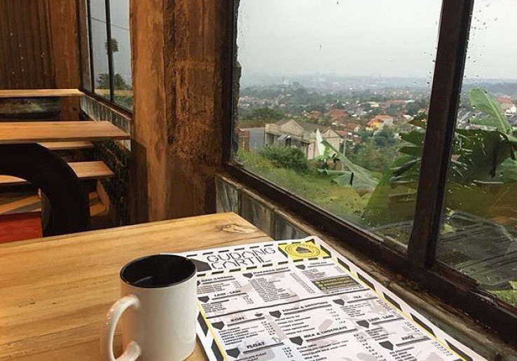 Gudang Cartil Kafe dengan Bangunan Paling Unik di Bandung