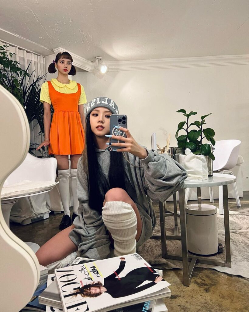 Lisa dan Jisoo BLACKPINK. (Foto Instagram sooyaaa__)