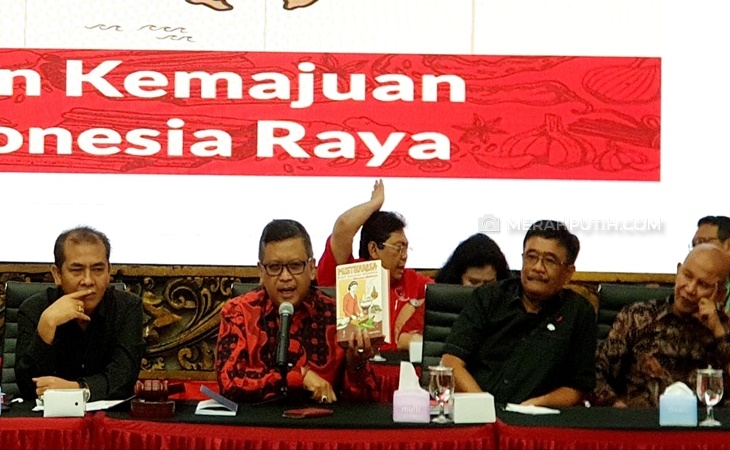   Hasto: PDIP Bakal Bagikan Buku Mustika Rasa dan Minum Jamu Berjemaah Saat Rakernas
