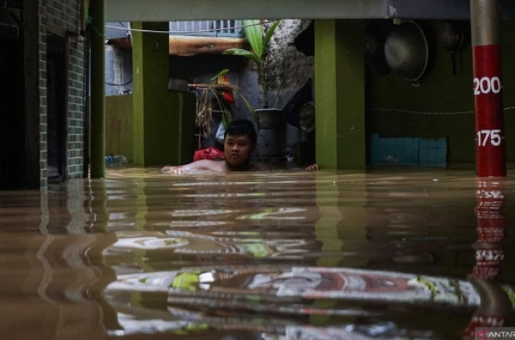 Ciliwung Meluap, Puluhan RT di Jakarta Timur Terendam Banjir pada Jumat (1/12) Pagi