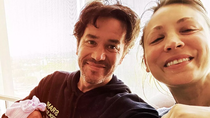 Kaley Cuoco Rayakan Kelahiran Anak Pertamanya
