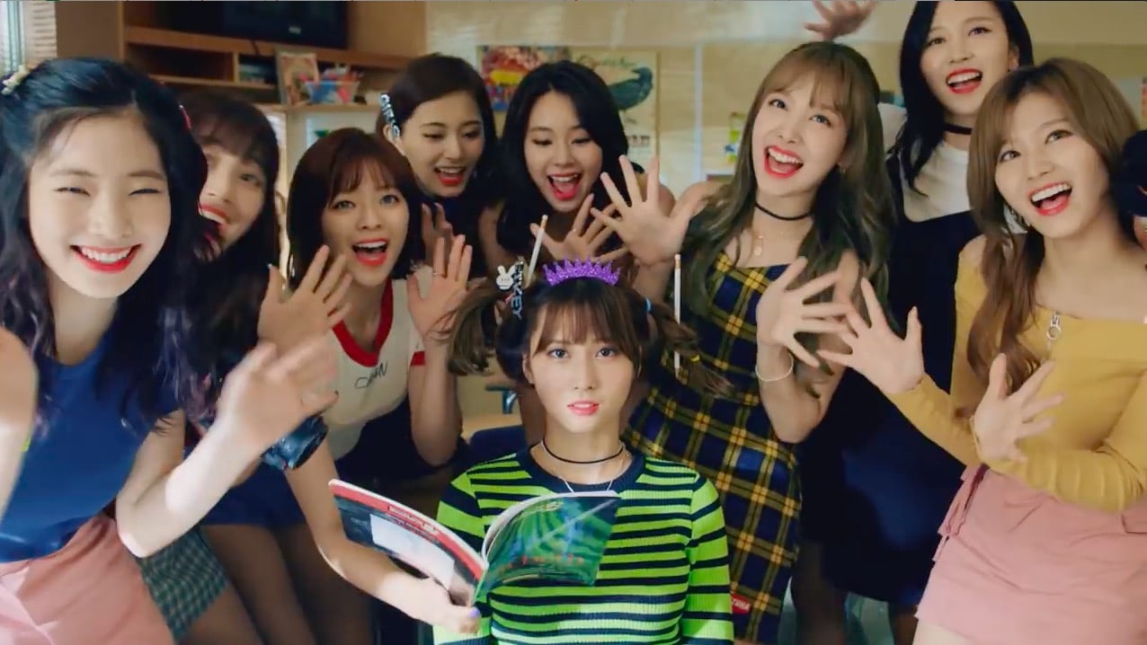 TWICE Puncaki Beberapa Tangga Lagu Korea Lewat Single 'Likey'