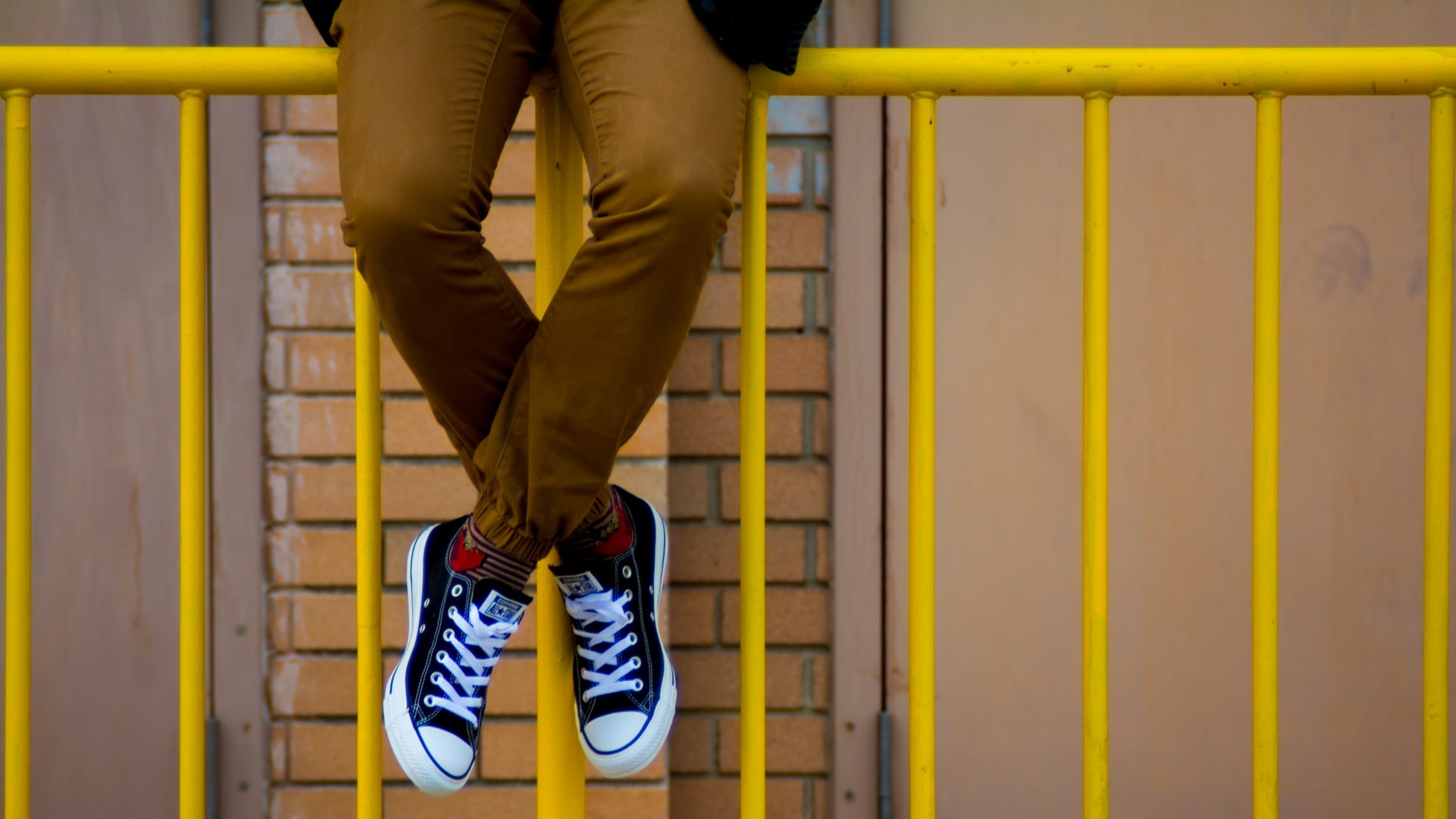 Rawat Sneakers Kesayangan dengan Cara Sederhana
