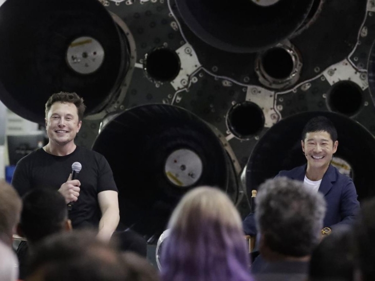 Maezawa merupakan penumpang pribadi pertama spaceX, perusahaan Elon Musk. (Foto: 7news.com.au)