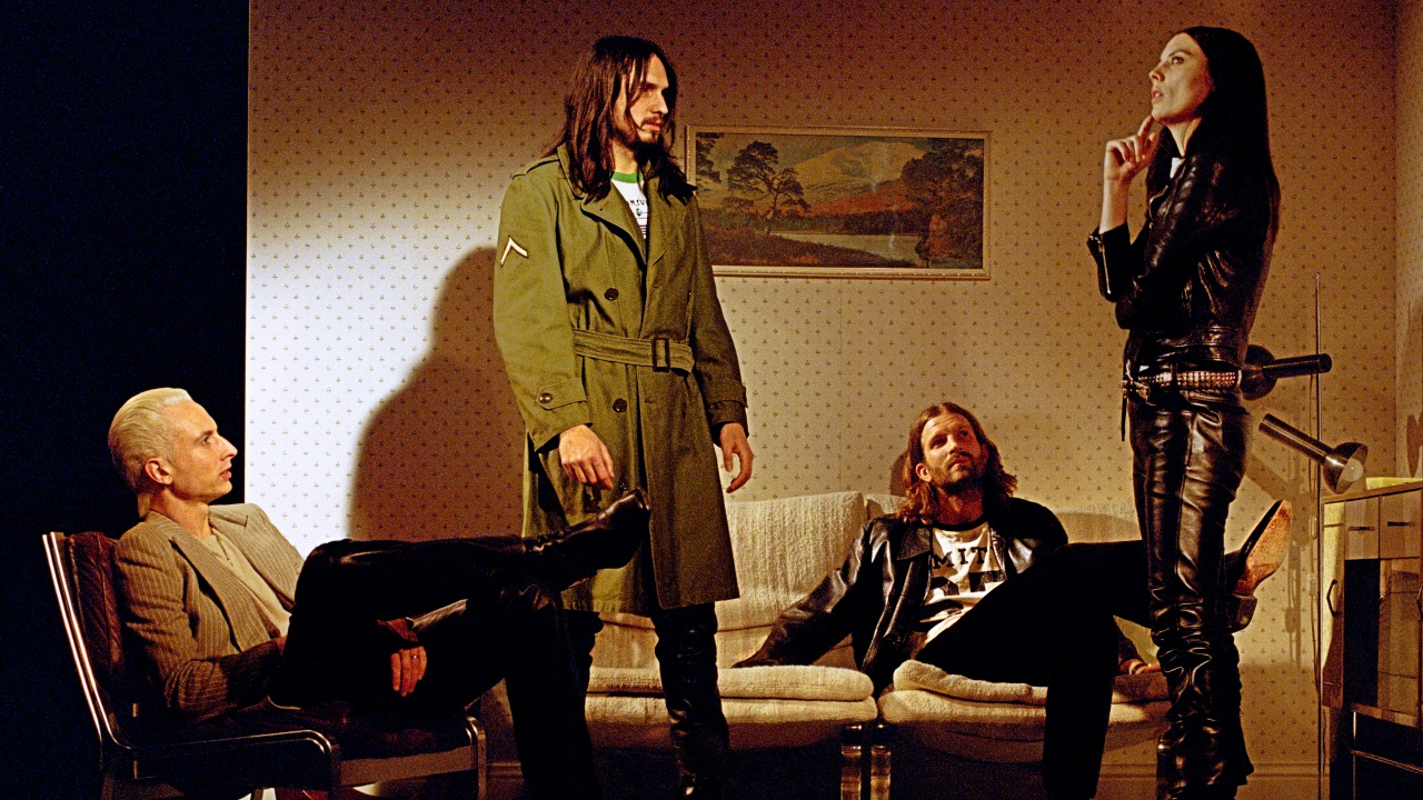 Wolf Alice Rilis 'The Sofa', Balada Reflektif Menjelang Album 'The Clearing'