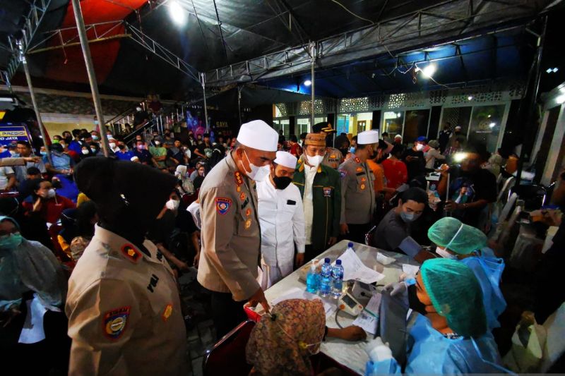 Menko Airlangga Minta Anies Percepat Vaksin Booster