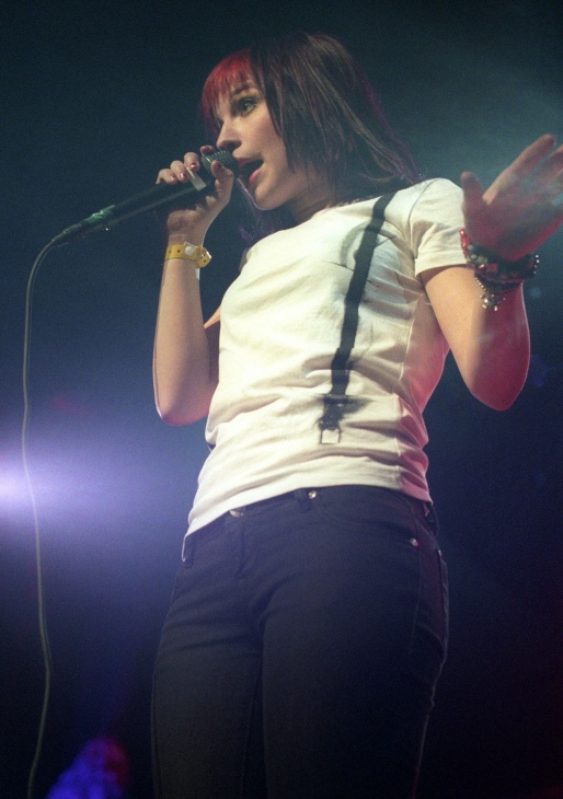 Dark Purple hair, 2008. (Foto Bustle) 