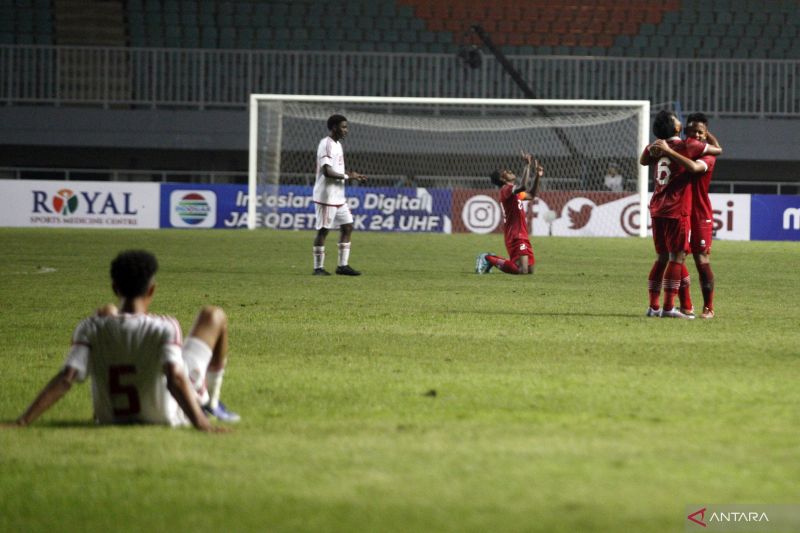 Pelatih UEA U-17 Kritik Rumput Stadion Pakansari