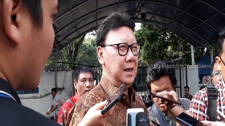 Soal Pin Emas DPRD DKI, Mendagri: Silakan Masyarakat yang Menilai