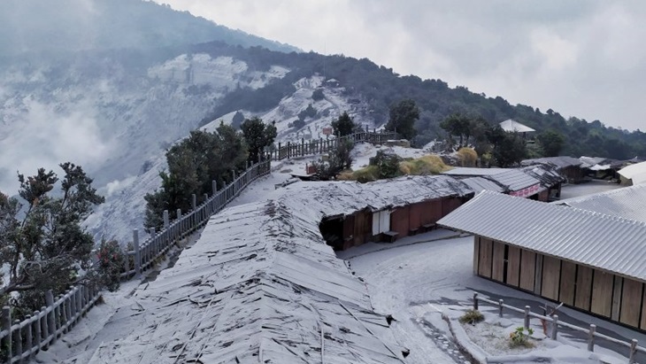 Gunung Tangkuban Parahu Waspada, Taman Wisata Ditutup Sementara