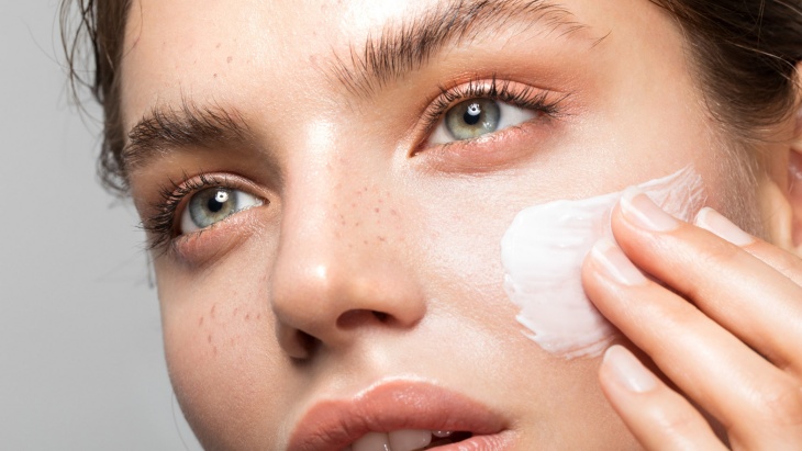 4 Rahasia di Balik Kulit Wajah Glowing