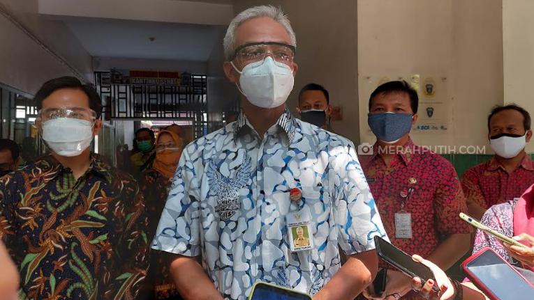 Ganjar Targetkan Akhir Tahun ini Vaksinasi di Jateng Selesai, Dosis Ketiga Nakes Dimulai