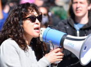 Sandra Oh Turun ke Jalan, 