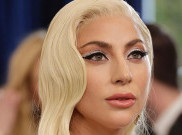Tangis Lady Gaga Pecah di Panggung Grammy Awards 2022