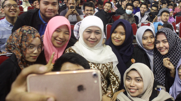 Ditanya Siapakah Pahlawan Baginya, Menteri Sosial Nyanyi Lagu Iwan Fals