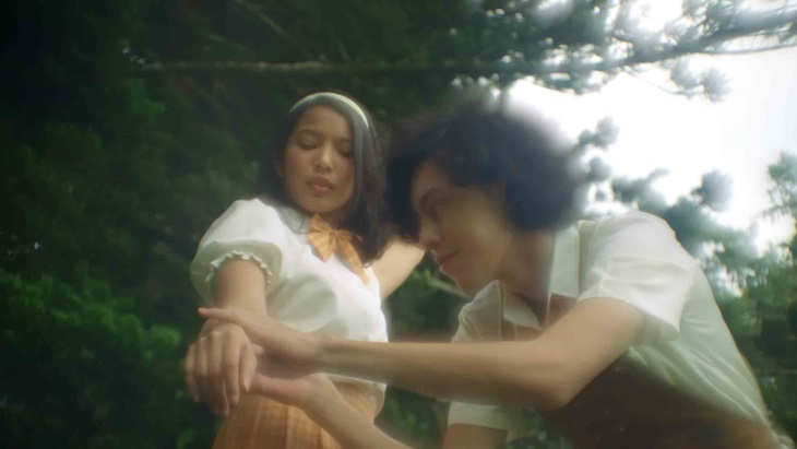 The Overtunes Rilis Video Musik 'Write Me Another Song'