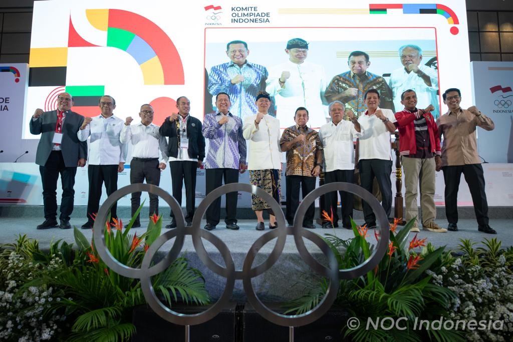 Ketua NOC Indonesia Raja Sapta Oktohari saat memberikan sambutan dalam Rapat Anggota dan KLB di Hotel Fairmont, Jakarta, Senin (6/3). Foto: NOC Indonesia/Naif Al'as