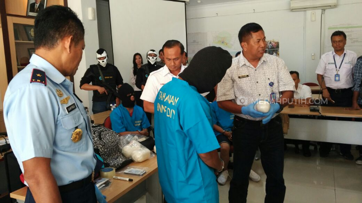 Lolos dari Bandara Pekanbaru, Tiga Pemuda Ketahuan Bawa Sabu 3 Kg di Adisutjipto