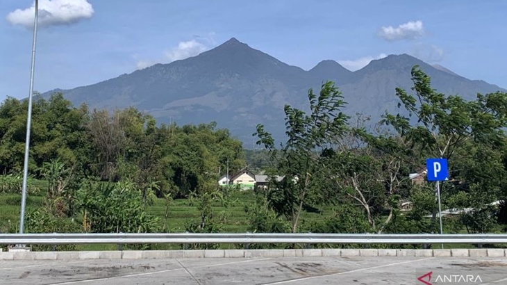 Warga Diminta Tak Dekati Kawah Gunung Arjuno Welirang