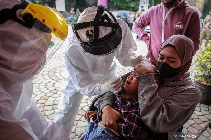 Positif COVID-19, Sejoli Ini Kabur Saat Hendak Digiring ke Wisma Atlet