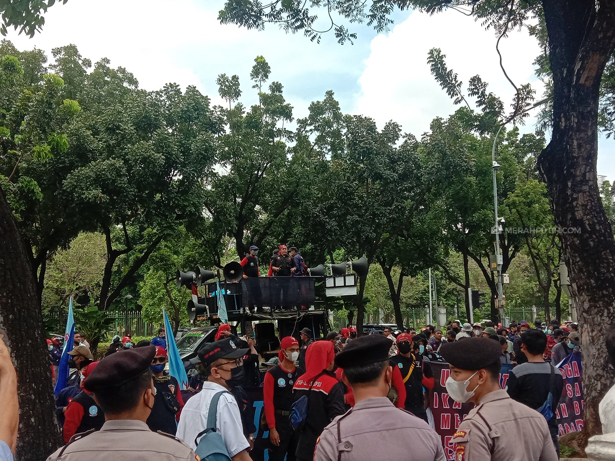 Geruduk Kantor Anies, Buruh Minta UMP Jakarta 2022 Naik 3,57 Persen