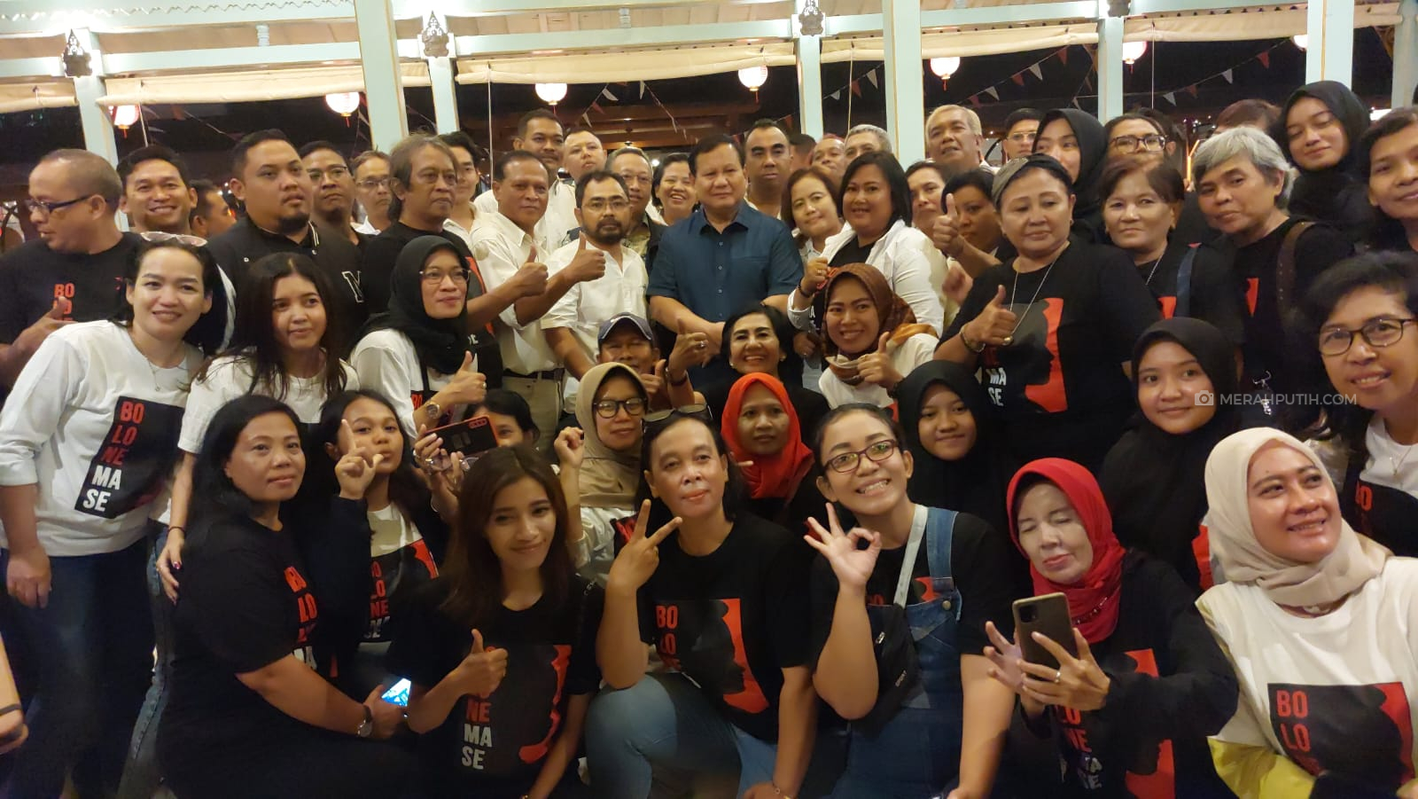 Bacapres Partai Gerindra Prabowo Subianto bertemu dengan ratusan relawan Gibran-Jokowi, Bolone Mase dan Projo di Ono Solo Coffee & Eatery Solo, Rabu (9/8) malam. (MP/Ismail)