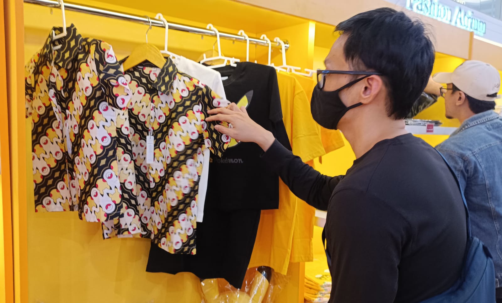 Pikachu Pakai Batik Motif Parang, Gemasin Banget!