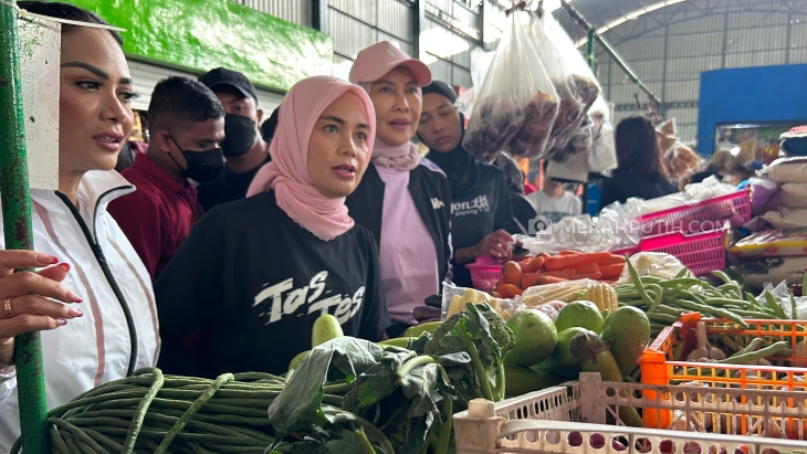 Ditemani Krisdayanti, Atikoh Blusukan ke Pasar Oro-Oro Dowo Malang