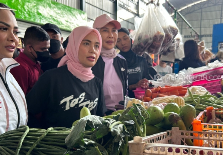 Ditemani Krisdayanti, Atikoh Blusukan ke Pasar Oro-Oro Dowo Malang