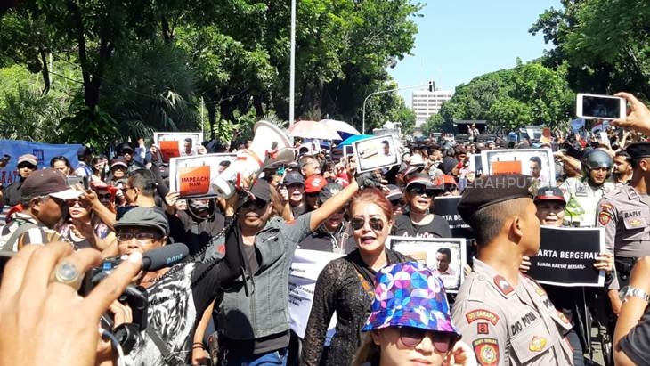 Dewi Tanjung Polisikan Pendukung Anies atas Peristiwa Demo Balai Kota