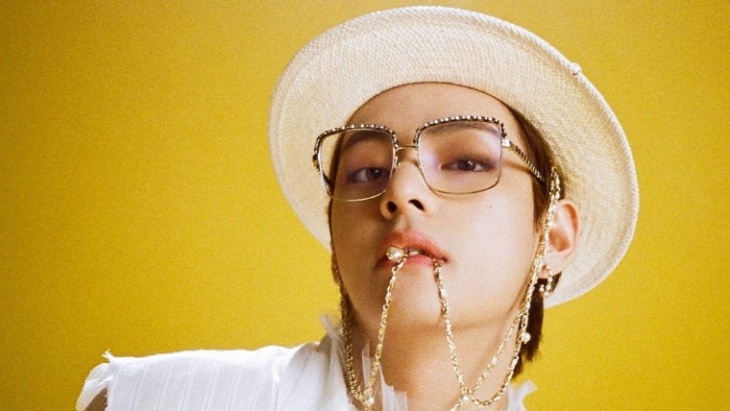 Fashion Item Ala V BTS Kerap Diburu dan Ludes Terjual