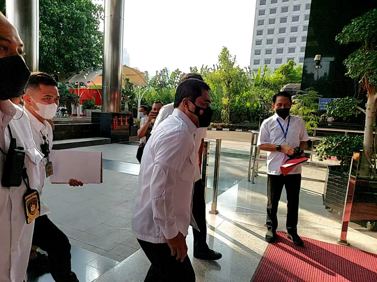 Bupati Nganjuk Terjaring OTT, Jenderal Bintang Tiga Ini Sambangi KPK