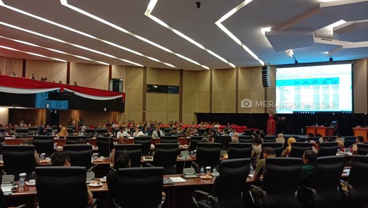 Rapat badan anggaran (banggar) kebijakan umum anggaran-prioritas plafon anggaran sementara (KUA-PPAS) DKI Jakarta, di Gedung DPRD, Selasa (26/11). (Foto: MP/Asropih)