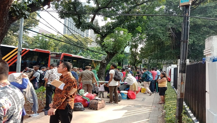 Cegah Pencari Suaka Balik, Trotoar Kebon Sirih Dijaga 30 Satpol PP